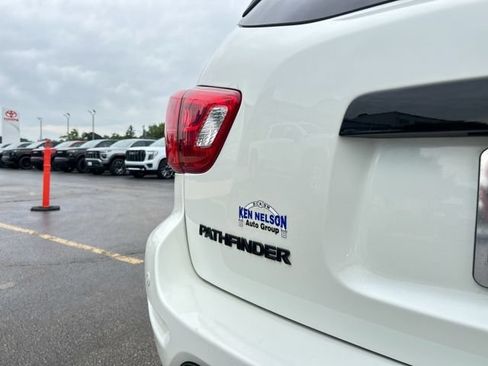 Used 2019 Nissan Pathfinder SL AWD/4WD image 10