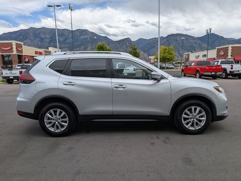 Used 2020 Nissan Rogue SV AWD/4WD image 2