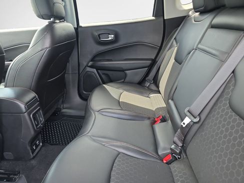 Used 2019 Jeep Compass Latitude w/ Cold Weather Group AWD/4WD image 22