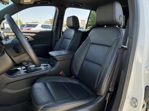 Used 2023 Chevrolet Traverse LT w/ Rear Camera Mirror Package FWD image 28