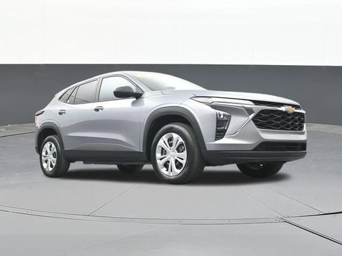 Used 2024 Chevrolet Trax LS FWD image 50