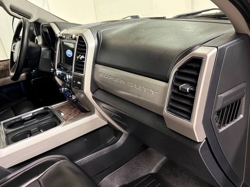 Used 2019 Ford F250 Lariat w/ Lariat Ultimate Package AWD/4WD image 32