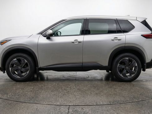 Used 2025 Nissan Rogue SV image 5