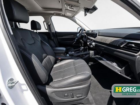 Used 2024 Kia Telluride EX w/ EX Captain's Chair Package FWD image 16