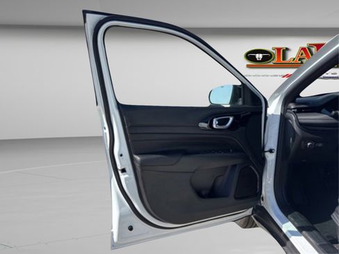 New 2026 Jeep Compass Latitude image 23