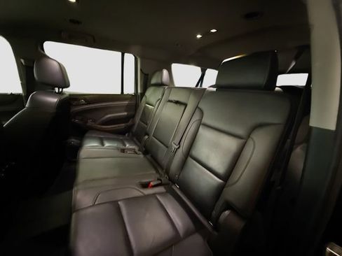 Used 2018 Chevrolet Suburban LT image 26