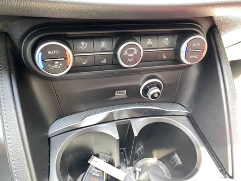 Used 2024 Alfa Romeo Stelvio Veloce AWD/4WD image 19
