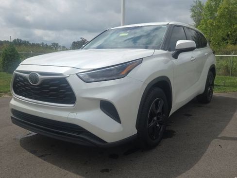 Used 2021 Toyota Highlander L FWD image 2