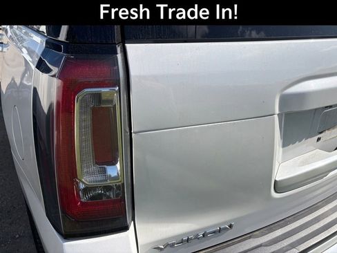 Used 2018 GMC Yukon SLT w/ Premium Edition image 11