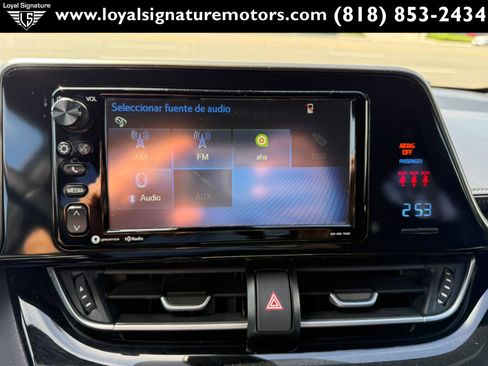 Used 2018 Toyota C-HR XLE FWD image 22