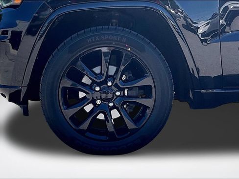 Used 2020 Jeep Grand Cherokee Altitude AWD/4WD image 10