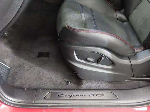 Certified 2025 Porsche Cayenne GTS AWD/4WD image 41