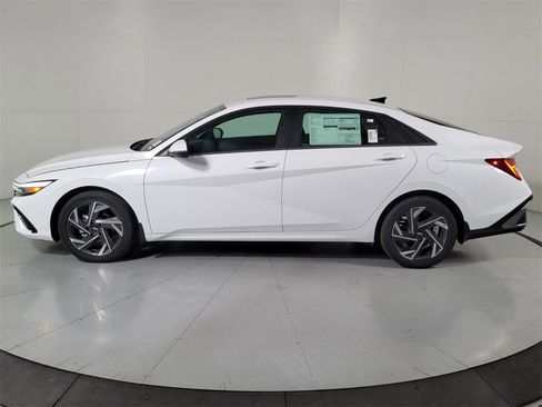 New 2025 Hyundai Elantra Limited image 7
