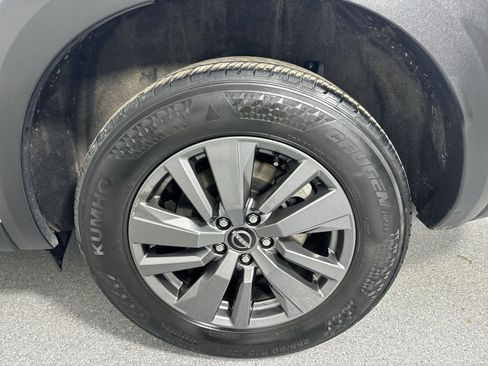 Certified 2025 Nissan Pathfinder SV image 5