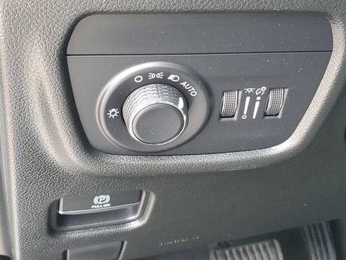 Used 2023 Jeep Grand Cherokee Laredo AWD/4WD image 9