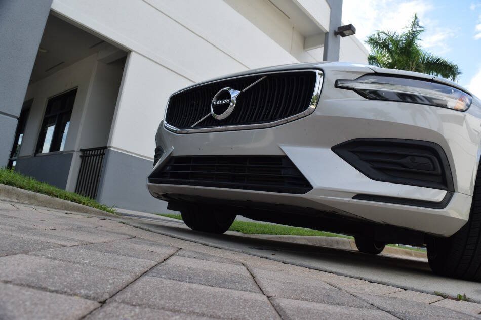 Used 2019 Volvo S60 T5 Momentum w/ Multimedia Package FWD image 13