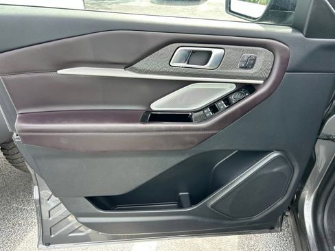 Used 2026 Ford Explorer Platinum RWD image 17
