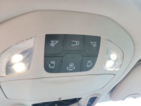 Used 2017 Chrysler Pacifica Limited w/ Advanced Safetytec Group image 16