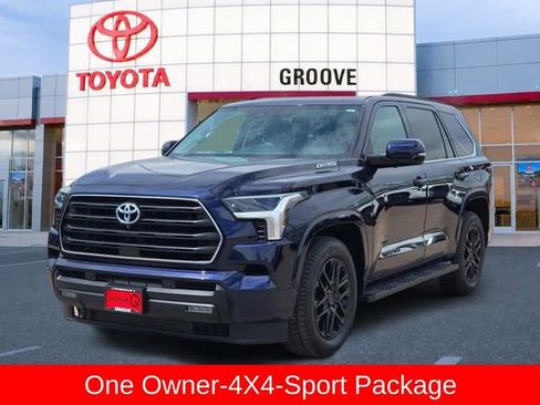 Used 2024 Toyota Sequoia SR5 w/ SR5 Premium Package AWD/4WD image 1