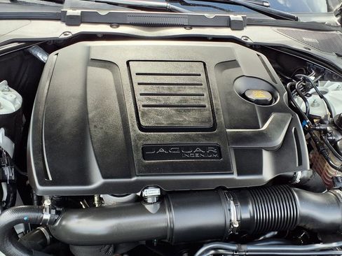 Used 2018 Jaguar XF Premium image 18