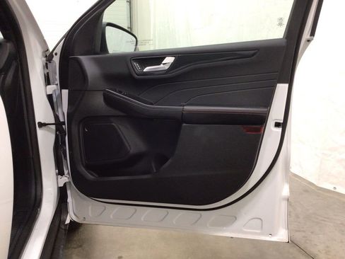 Used 2023 Ford Escape ST-Line AWD/4WD image 32