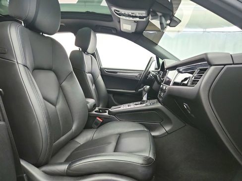 Used 2019 Porsche Macan AWD/4WD image 26