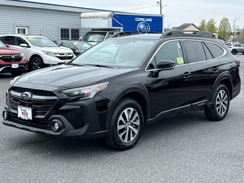 Certified 2025 Subaru Outback Premium AWD/4WD image 3