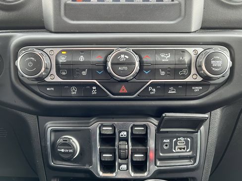 Used 2021 Jeep Wrangler Unlimited Sahara w/ LED Lighting Group image 30