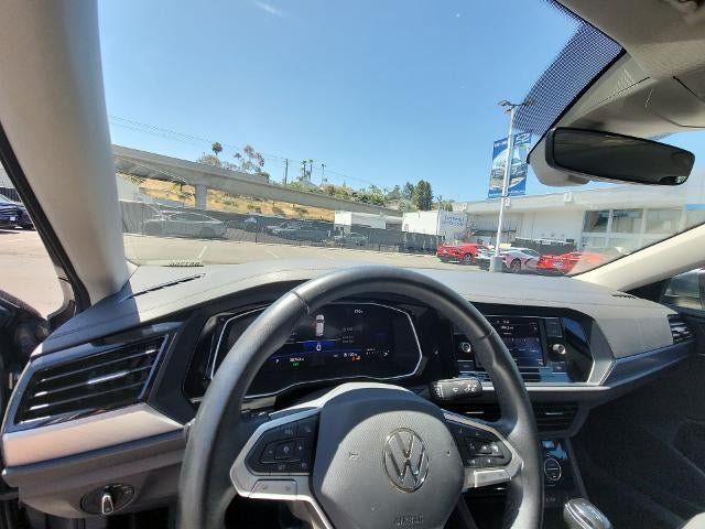Used 2024 Volkswagen Jetta SE FWD image 10