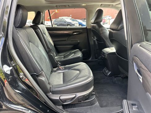 Used 2022 Toyota Highlander Platinum image 13