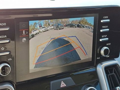 Used 2023 Kia Sorento LX image 19