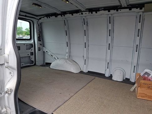 Used 2015 Chevrolet Express 2500 RWD image 14