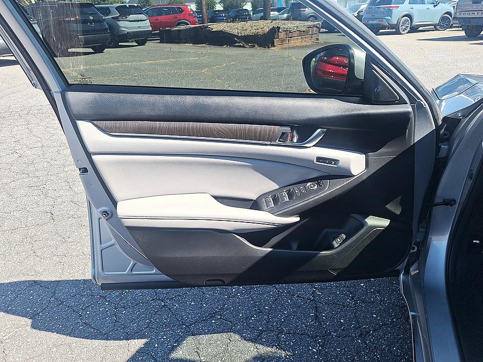 Used 2018 Honda Accord EX-L image 9