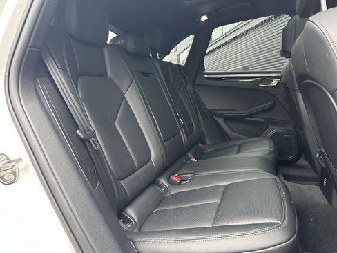 Certified 2025 Porsche Macan image 20