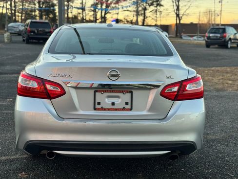 Used 2016 Nissan Altima 2.5 SL w/ 2.5 Technology Package image 4