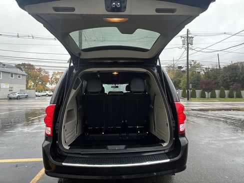 Used 2017 Dodge Grand Caravan SXT image 9