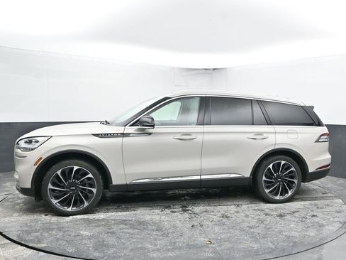 Used 2024 Lincoln Aviator Reserve w/ Equipment Group 201A image 9