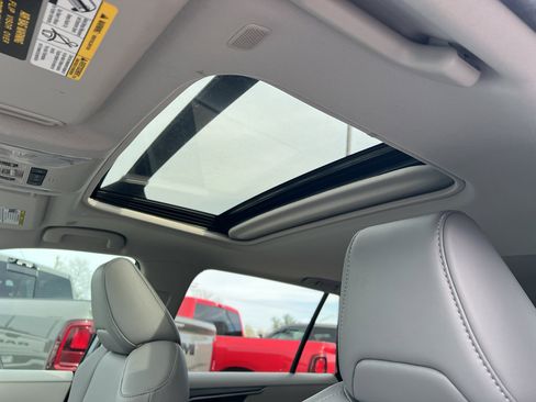 Used 2025 Toyota RAV4 XLE Premium image 5