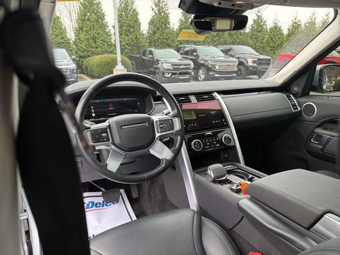 Used 2022 Land Rover Discovery S image 25