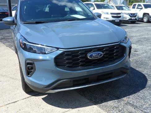Used 2025 Ford Escape ST-Line Select image 2