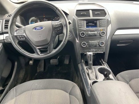 Used 2017 Ford Explorer XLT image 12