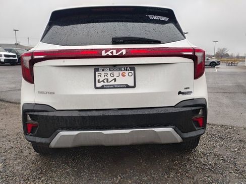 Used 2024 Kia Seltos LX image 8