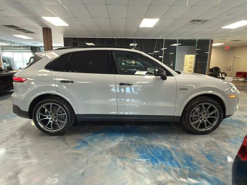 Used 2022 Porsche Cayenne Platinum Edition w/ Premium Package Plus AWD/4WD image 26