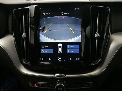 Used 2019 Volvo XC60 T5 Momentum w/ Premium Package image 12