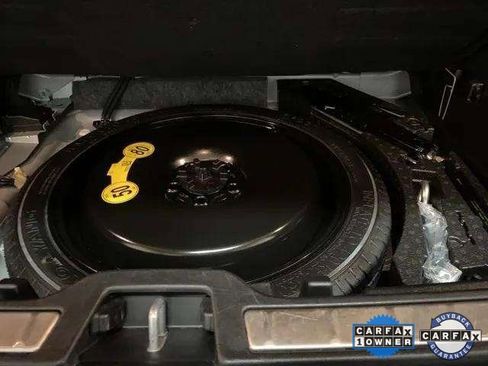 Used 2025 Volvo XC40 B5 Plus image 86