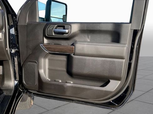 Used 2025 Chevrolet Silverado 2500 LT w/ Convenience Package RWD image 18
