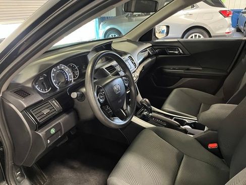 Used 2017 Honda Accord LX image 23