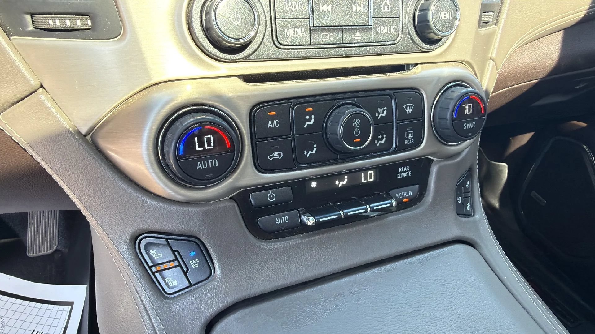 Used 2015 GMC Yukon XL Denali w/ Premium Package AWD/4WD image 26