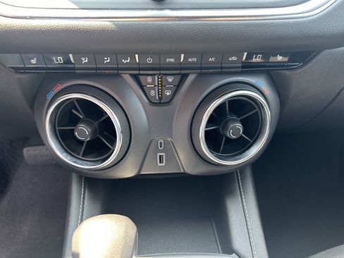 Used 2025 Chevrolet Blazer LT FWD image 17