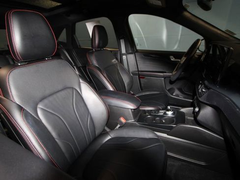 Used 2025 Ford Escape ST-Line Elite w/ Premium Technology Package image 24